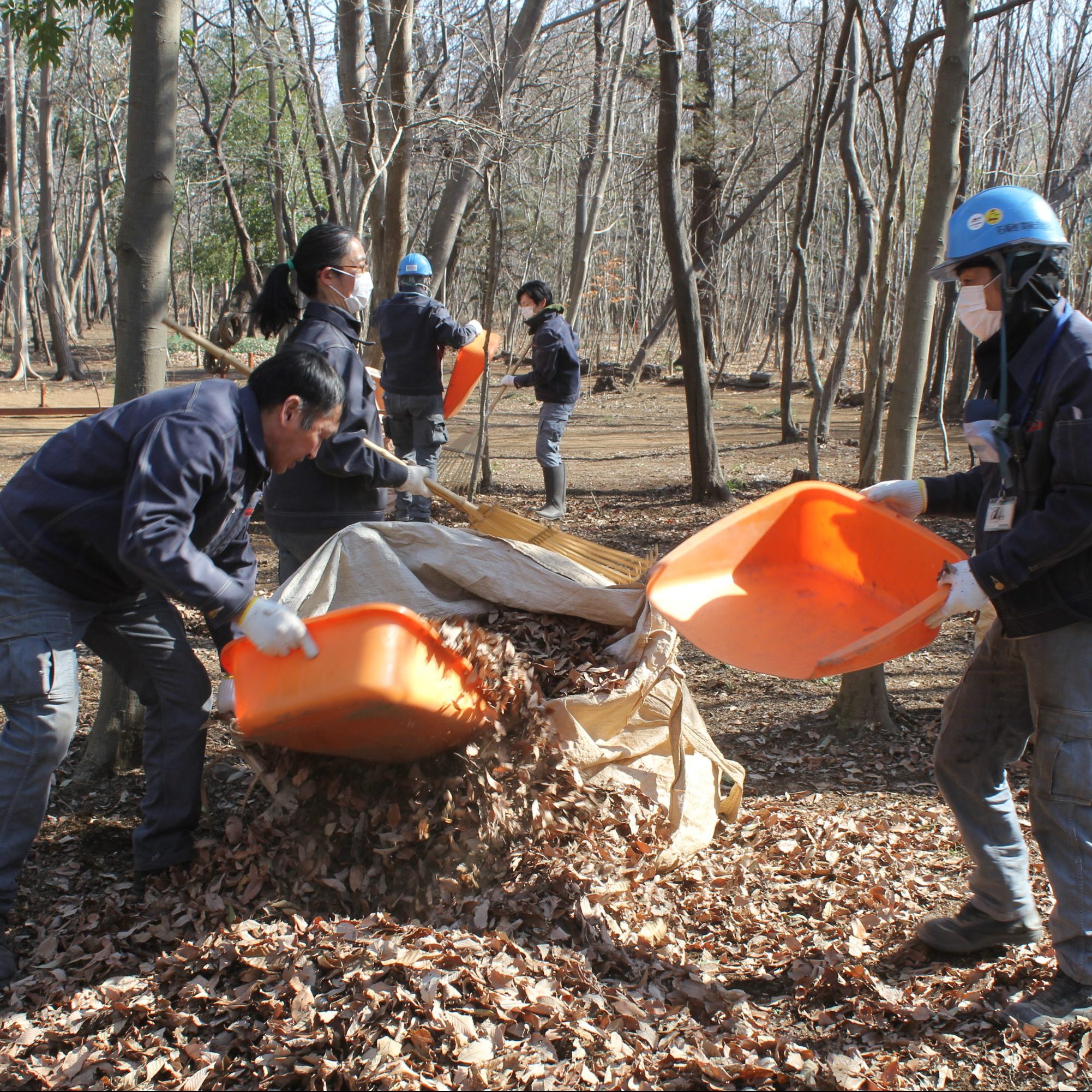 The final zero waste campaign of the Heisei era and leaf raking were carried out